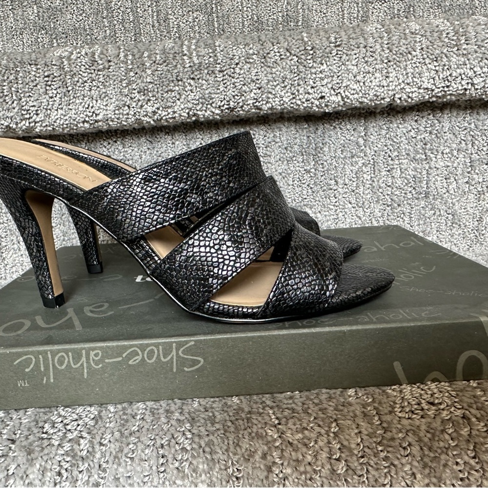 Expression size 7 heels